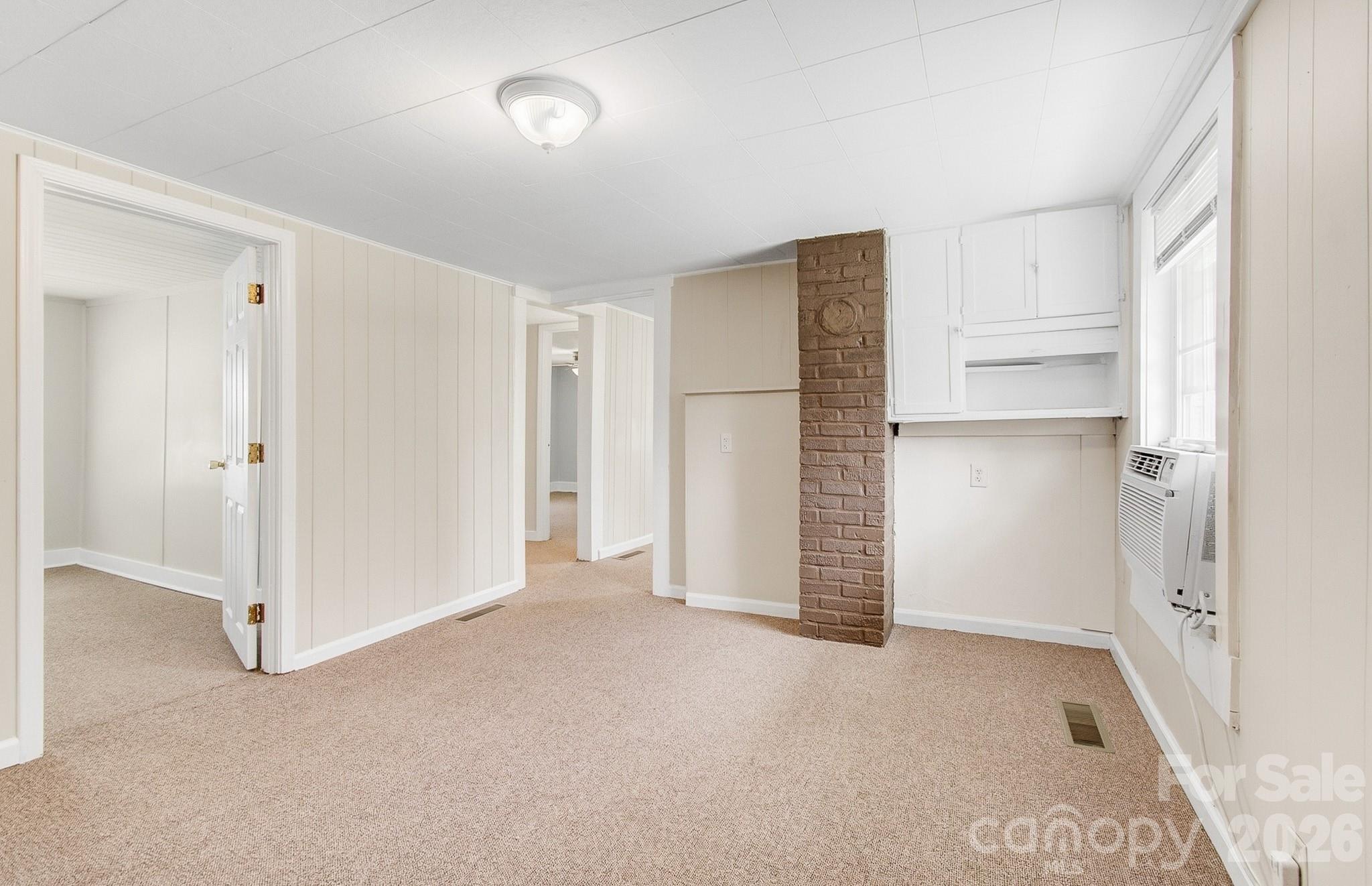 438 Loop Road Hendersonville, NC 28792 - Photo 6 of 40
