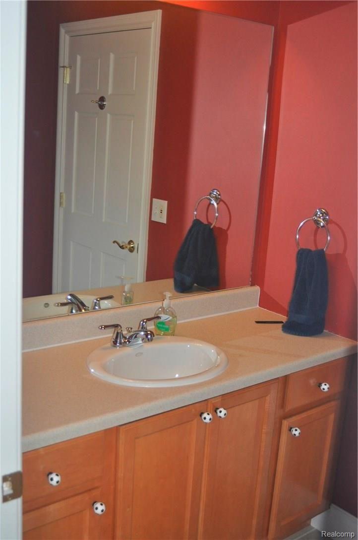 60530 Balmoral Way Rochester, MI 48306 - Photo 45 of 80 br3.JPG