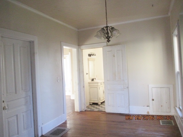 305 West Center Street Ithaca, MI 48847 - Photo 7 of 13 1823705-6.JPG