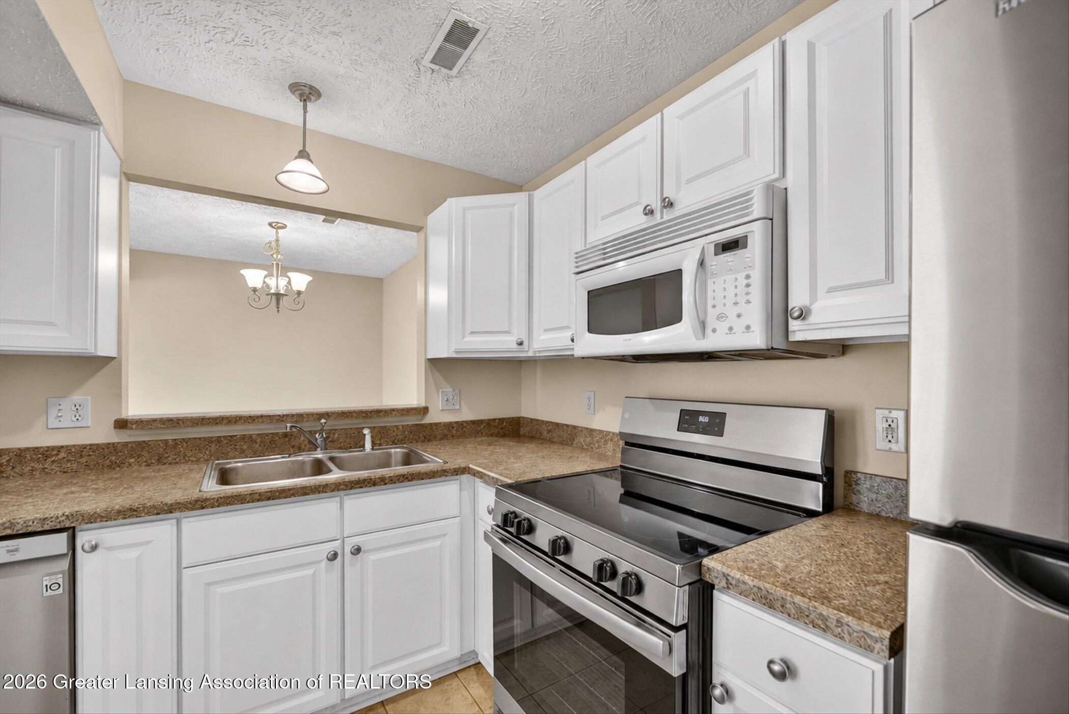 1337 Coolidge Road, Unit 16 East Lansing, MI 48823 - Photo 12 of 31 12-1337-Coolidge-Rd-WindowStill