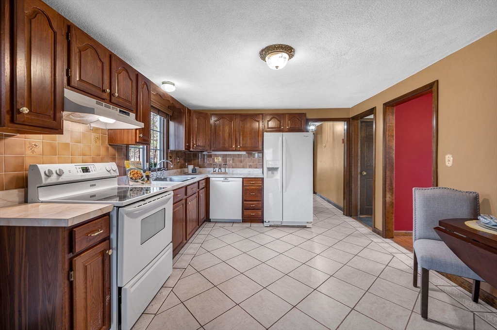 58 Jefferson Road Winchester, MA 01890 - Photo 11 of 37