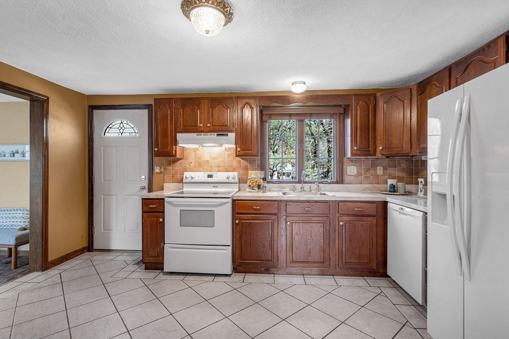 58 Jefferson Road Winchester, MA 01890 - Photo 12 of 37