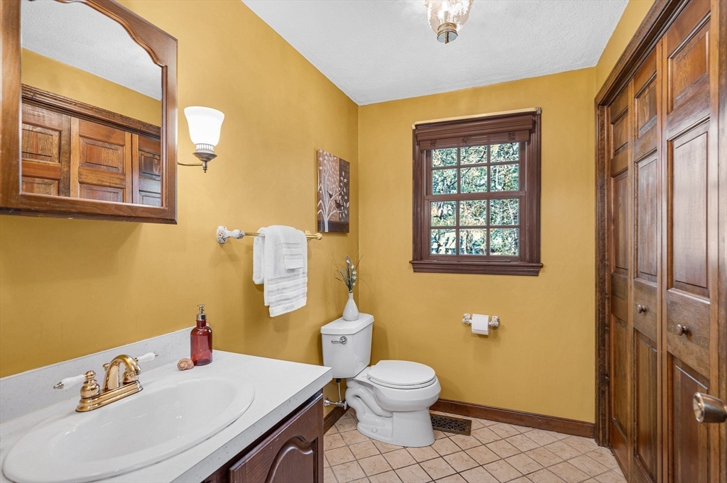 58 Jefferson Road Winchester, MA 01890 - Photo 16 of 37