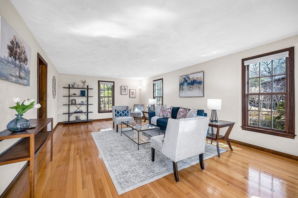 58 Jefferson Road Winchester, MA 01890 - Photo 4 of 37