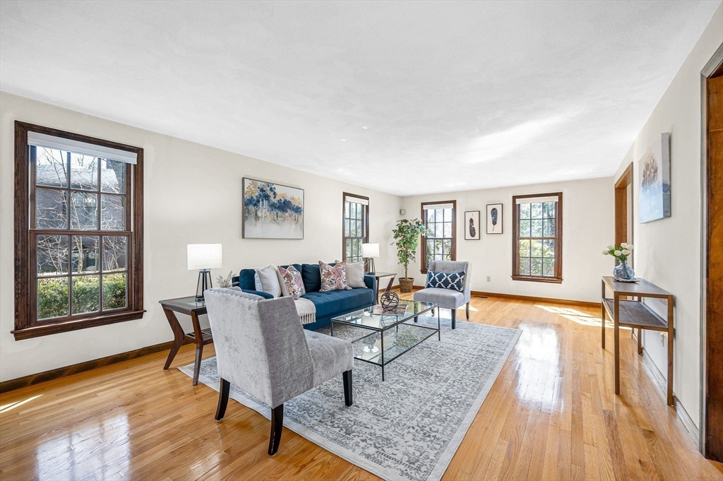 58 Jefferson Road Winchester, MA 01890 - Photo 6 of 37