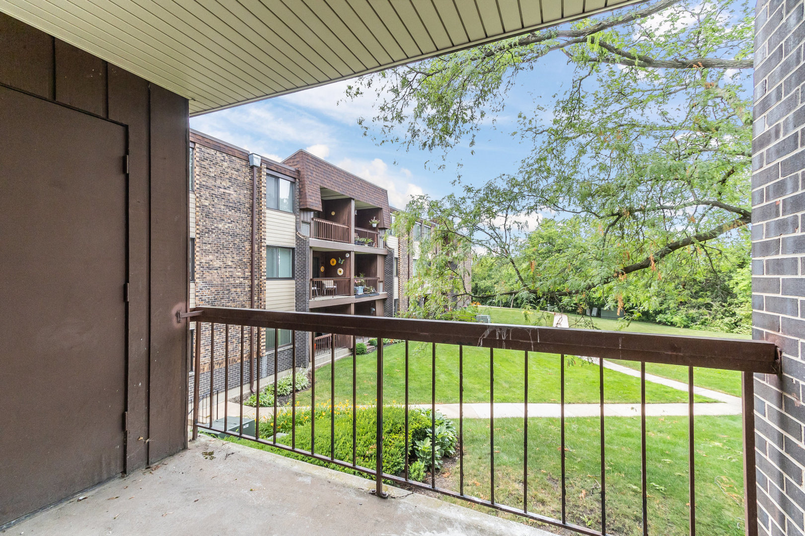 470 Raintree Court, Unit 2H Glen Ellyn, IL 60137 - Photo 19 of 22 a view of a balcony with an outdoor space