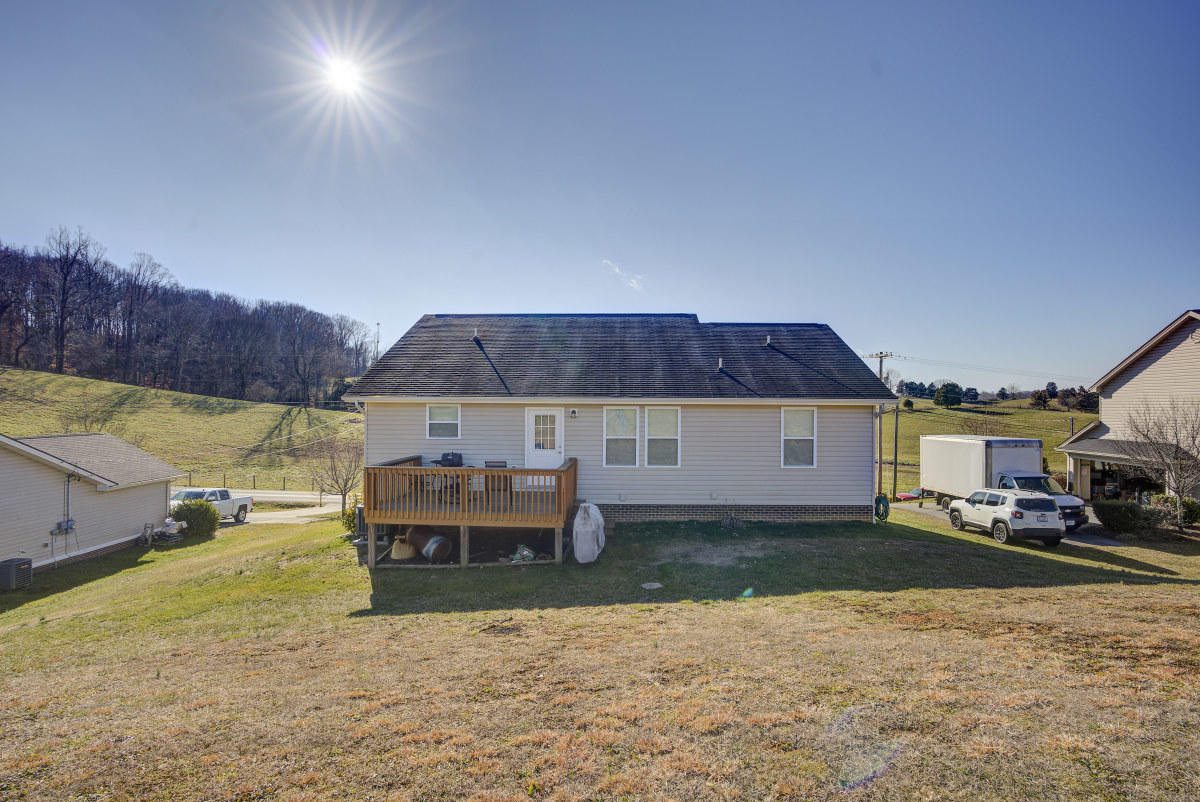 396 Poplar Ridge Road Piney Flats, TN 37686 - Photo 3 of 42 Poplar- (3 of 5)