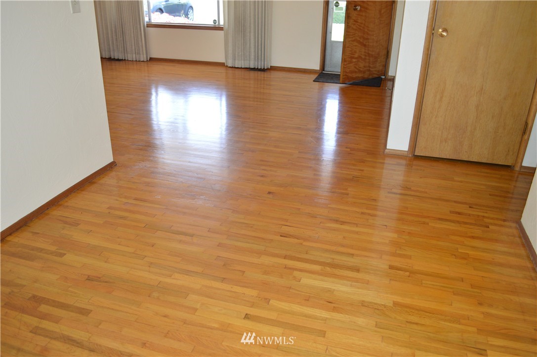 11615 Military Road Southwest Lakewood, WA 98498 - Photo 3 of 19 Gallery Image 3