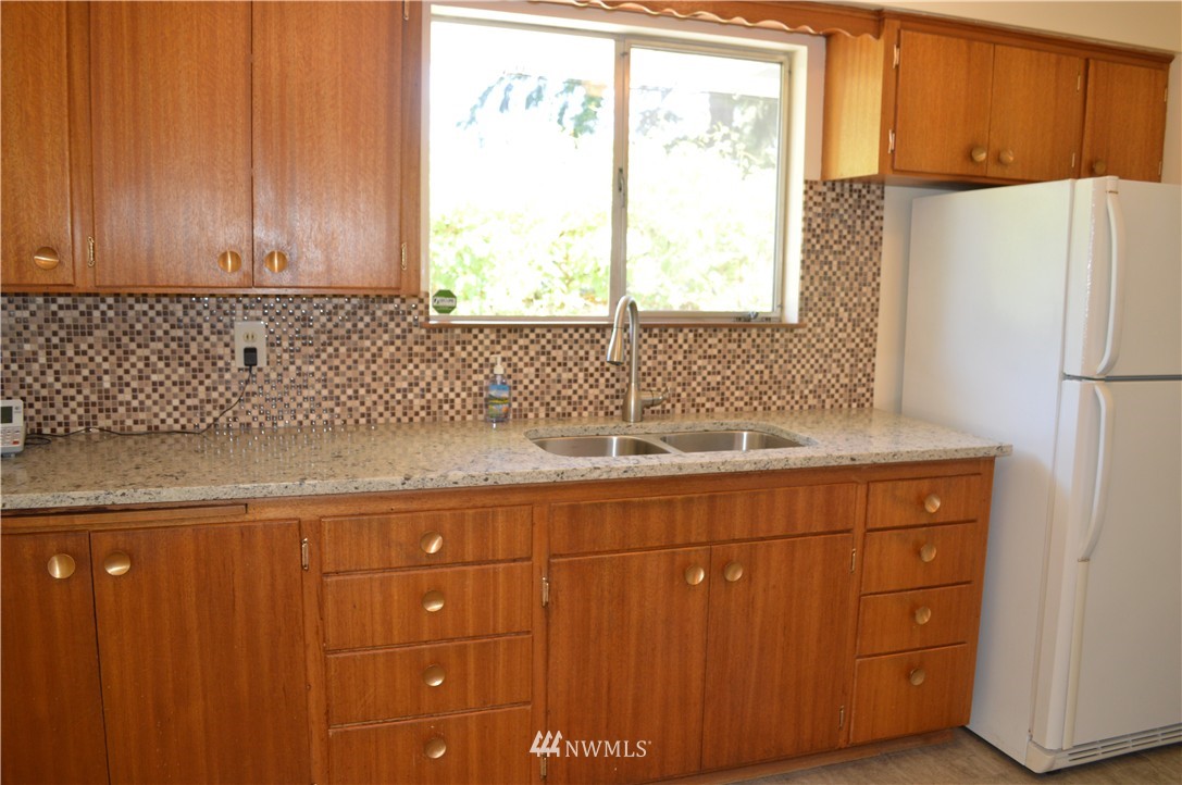 11615 Military Road Southwest Lakewood, WA 98498 - Photo 4 of 19 Gallery Image 4