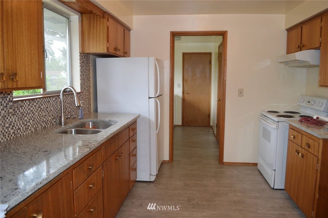 11615 Military Road Southwest Lakewood, WA 98498 - Photo 5 of 19 Gallery Image 5