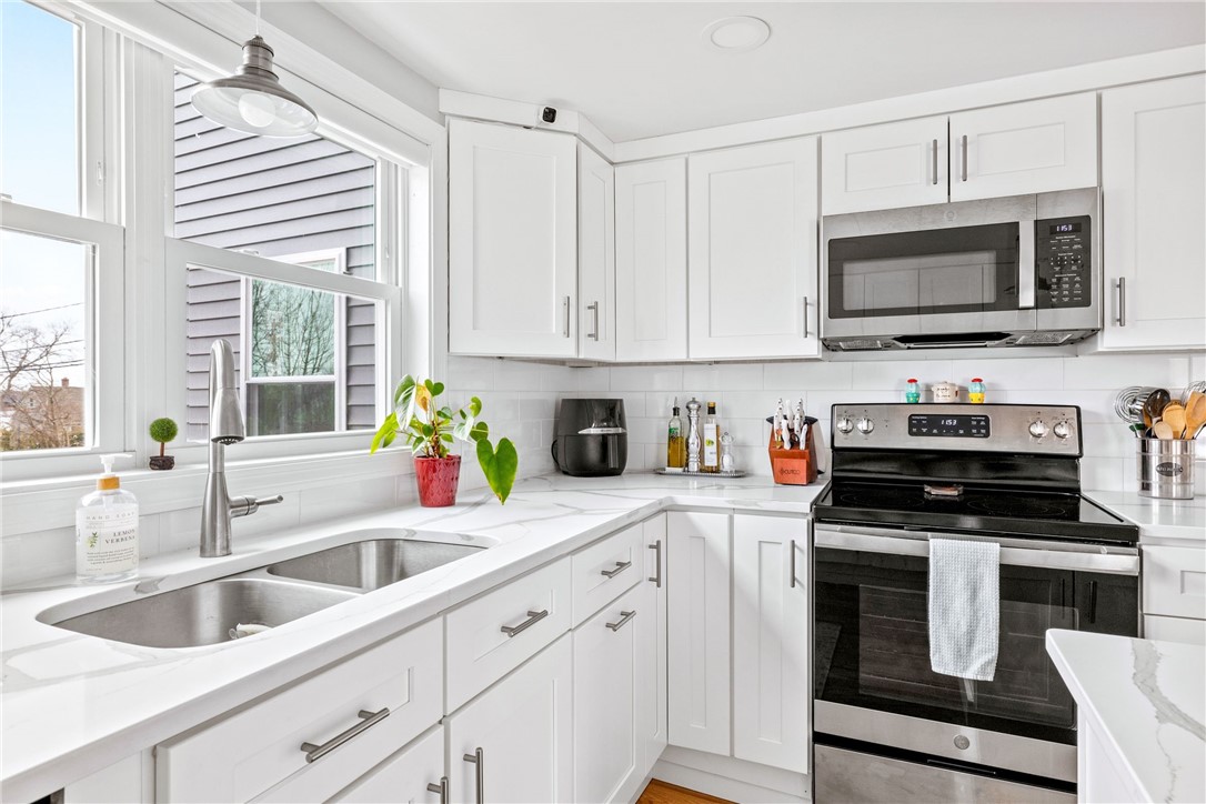 37 Parker Avenue Warren, RI 02885 - Photo 13 of 31