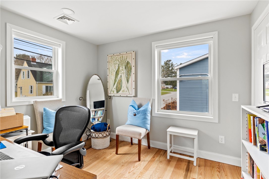 37 Parker Avenue Warren, RI 02885 - Photo 17 of 31