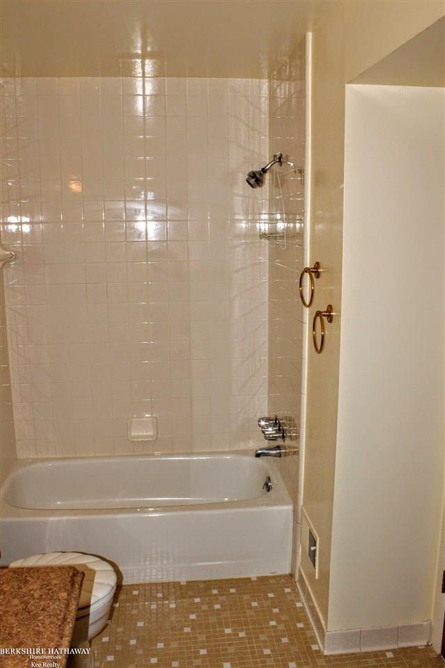 625 Byron Court Rochester Hills, MI 48307 - Photo 23 of 34