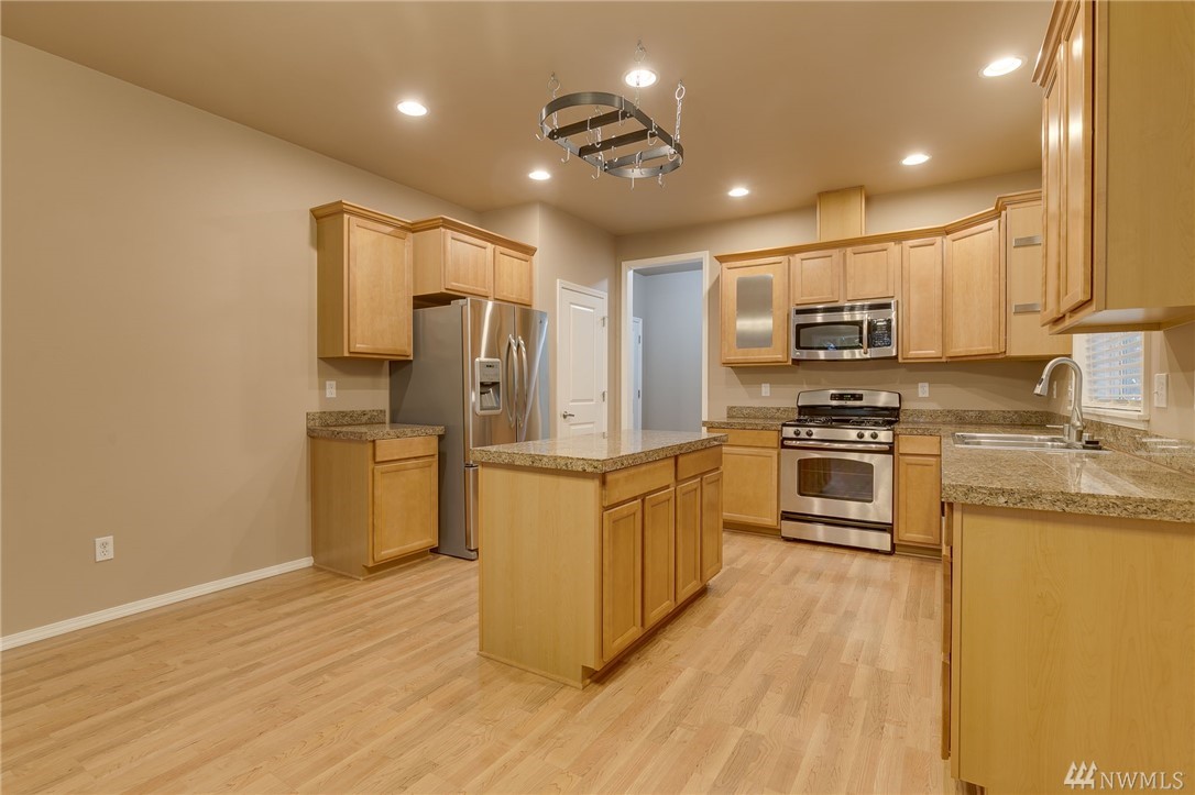 2533 179th Street Southeast Bothell, WA 98012 - Photo 4 of 27