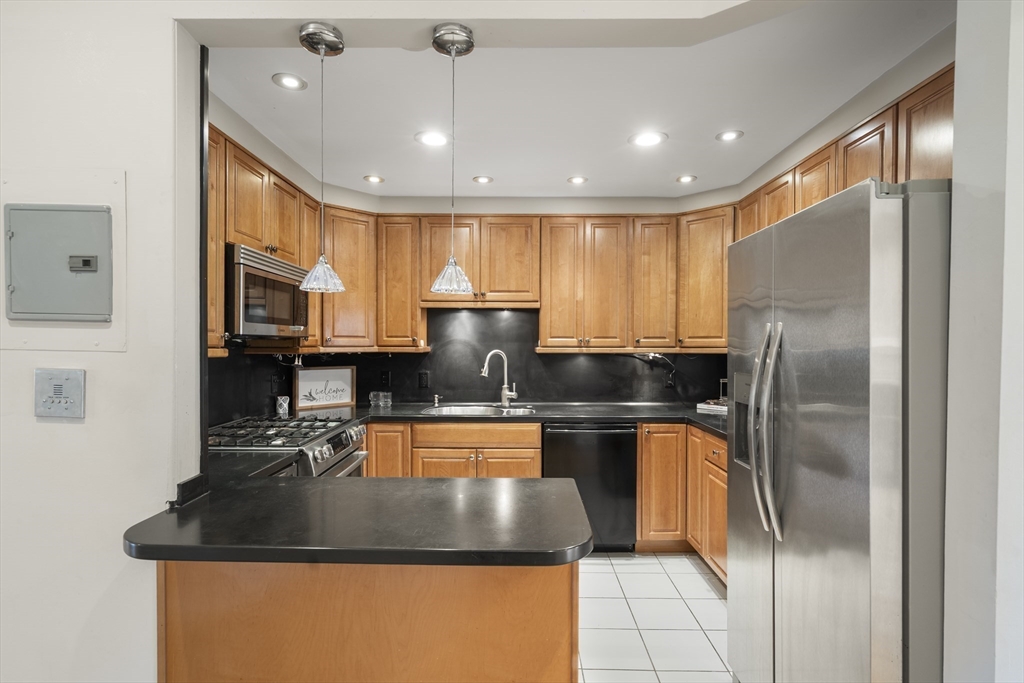 1011 Beacon Street, Unit 4 Brookline, MA 02446 - Photo 11 of 24
