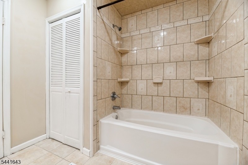 7 Sloop Square Freehold, NJ 07728 - Photo 22 of 30 Gallery Image 22