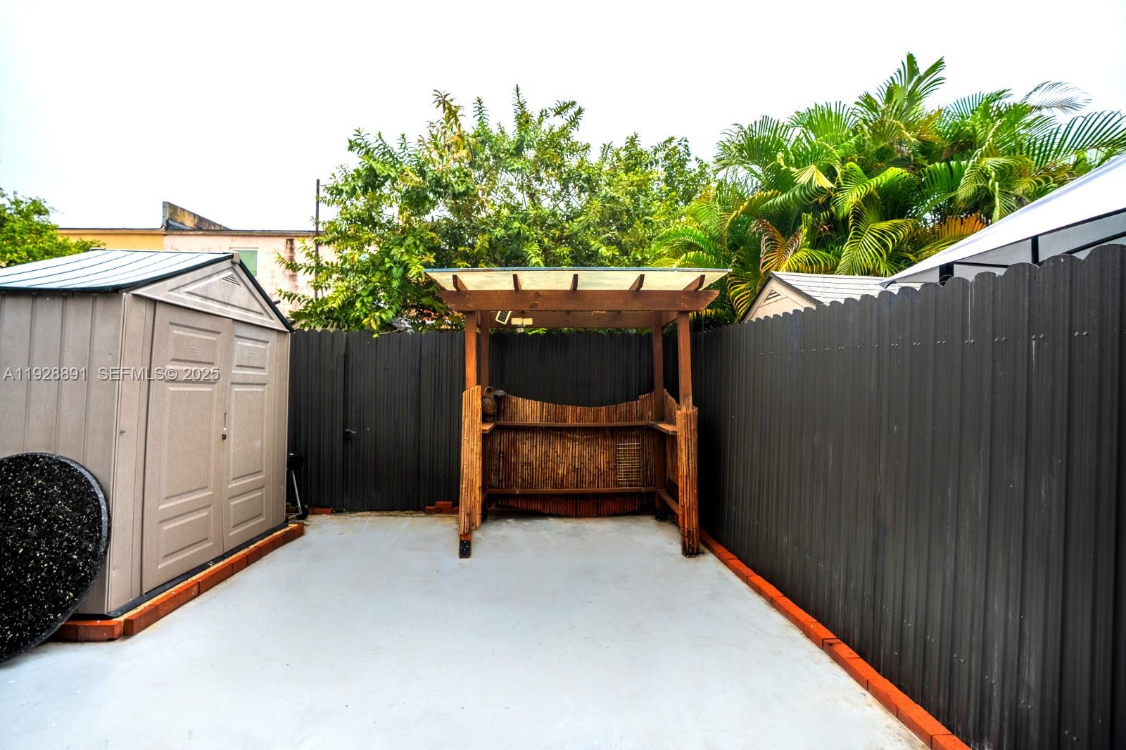 895 West 80th Place Hialeah, FL 33014 - Photo 15 of 15