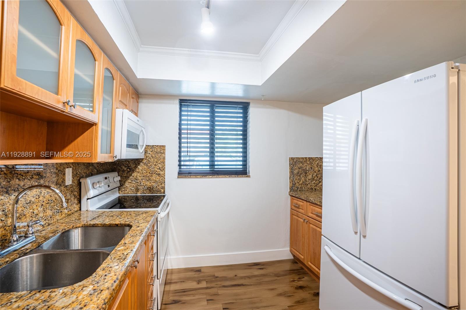 895 West 80th Place Hialeah, FL 33014 - Photo 5 of 15