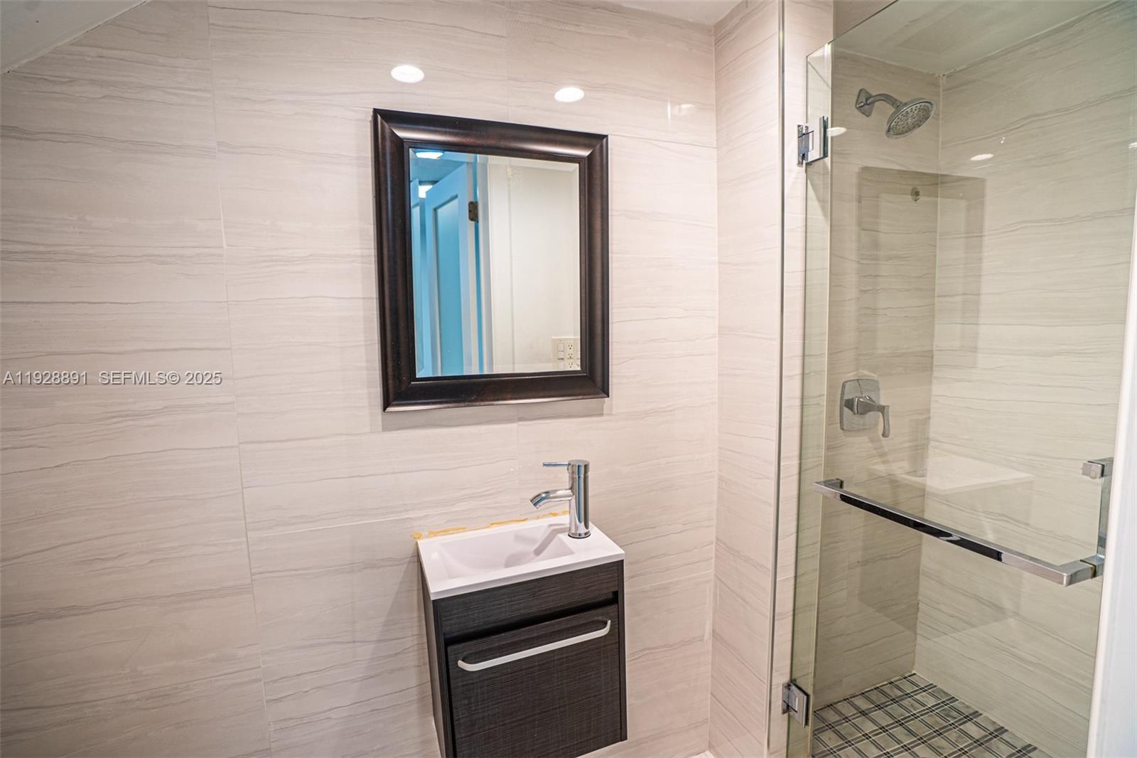 895 West 80th Place Hialeah, FL 33014 - Photo 8 of 15