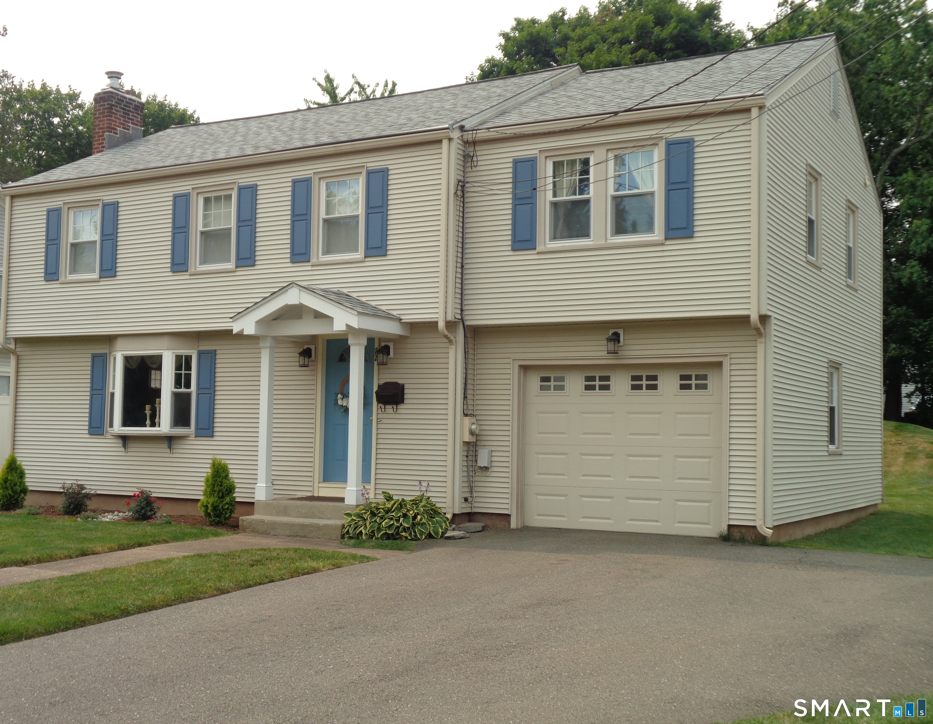 22 Scarborough Road Manchester, CT 06040 - Photo 27 of 28 2 car wide driveway
