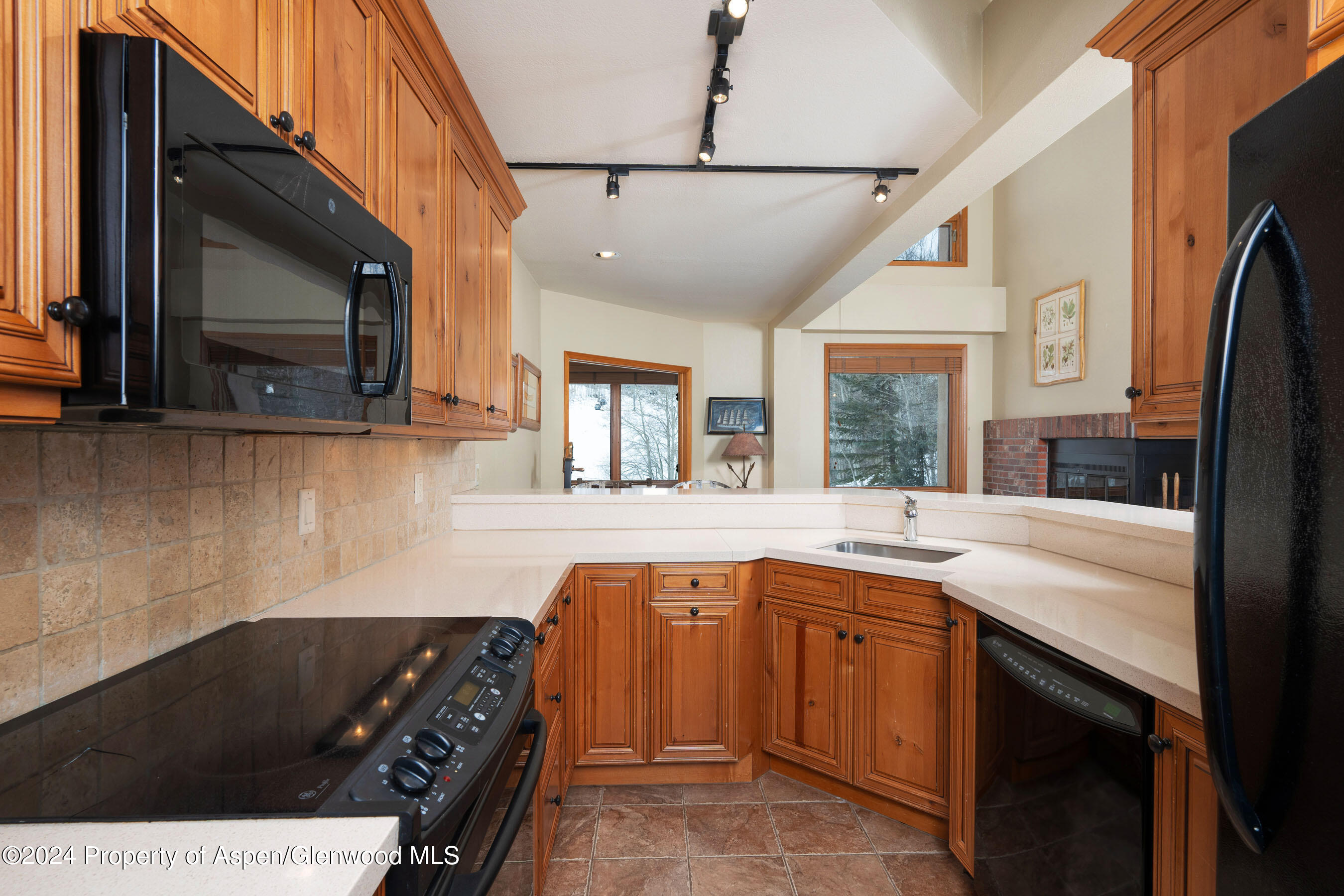 476 Wood Road, Unit 41 Snowmass Village, CO 81615 - Photo 8 of 29 a kitchen with a sink stove and microwave