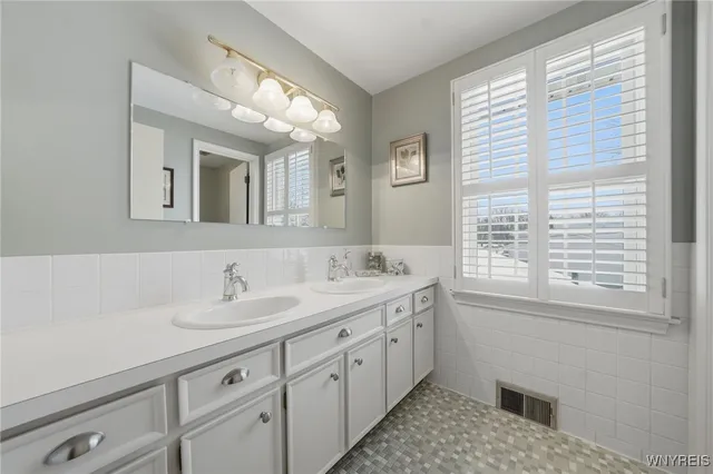 $539,000 | 146 Bridle Path, Amherst, NY 14221