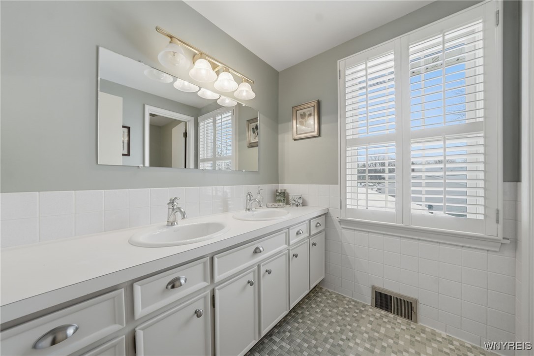 146 Bridle Path Amherst, NY 14221 - Photo 36 of 47