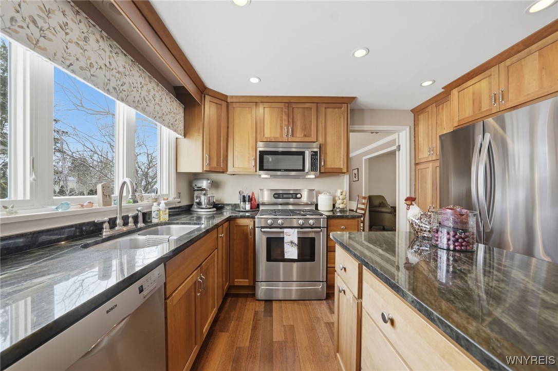 146 Bridle Path Amherst, NY 14221 - Photo 8 of 47