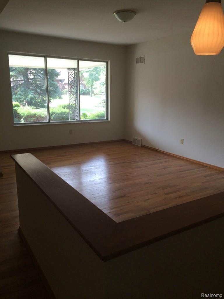 3561 Leason Road Sterling Heights, MI 48310 - Photo 9 of 19 033.jpg