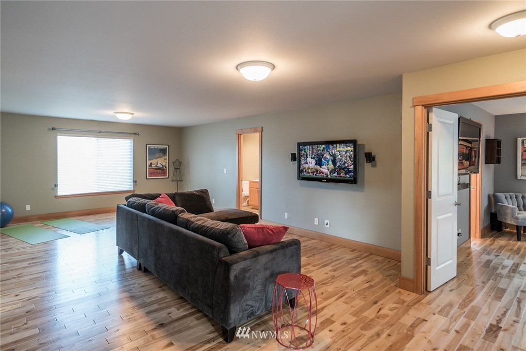 5622 Northeast 1st Circle Renton, WA 98059 - Photo 14 of 25