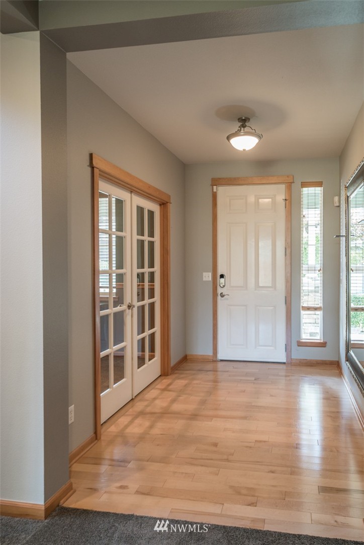 5622 Northeast 1st Circle Renton, WA 98059 - Photo 3 of 25