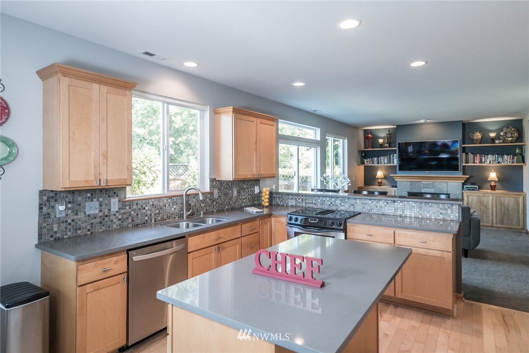 5622 Northeast 1st Circle Renton, WA 98059 - Photo 5 of 25