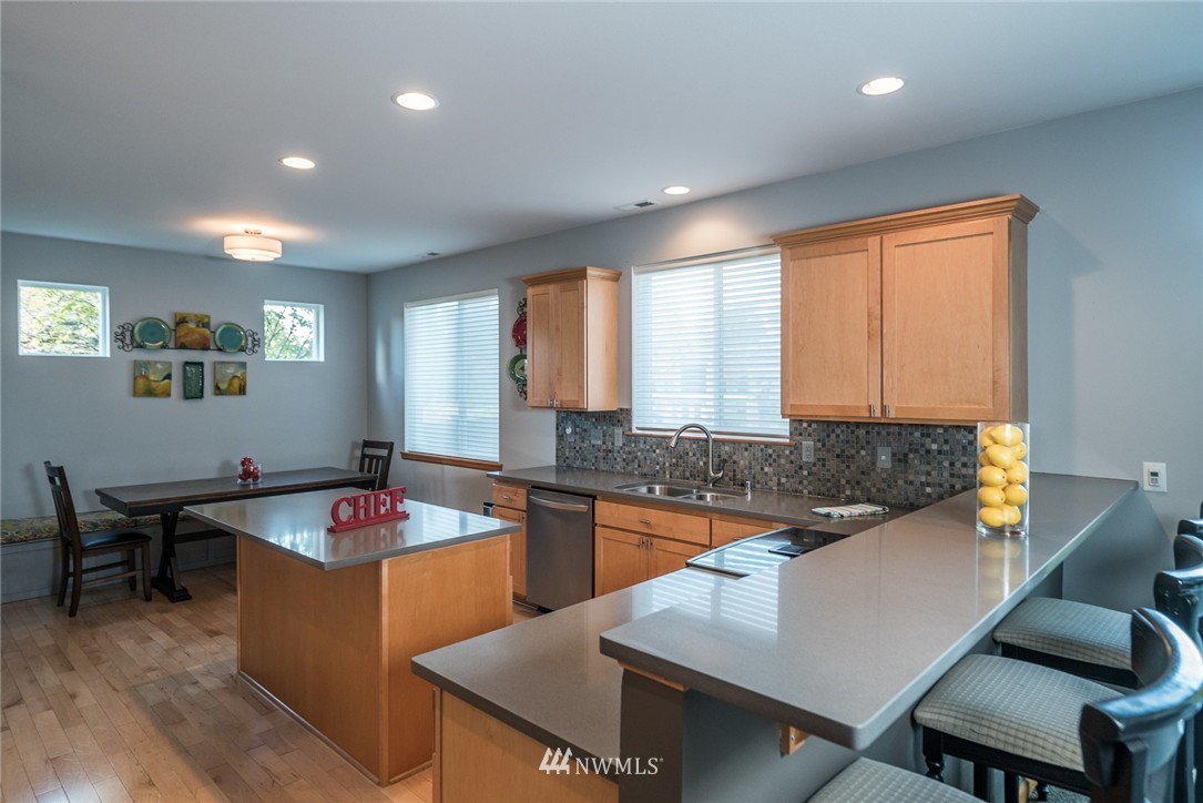 5622 Northeast 1st Circle Renton, WA 98059 - Photo 6 of 25