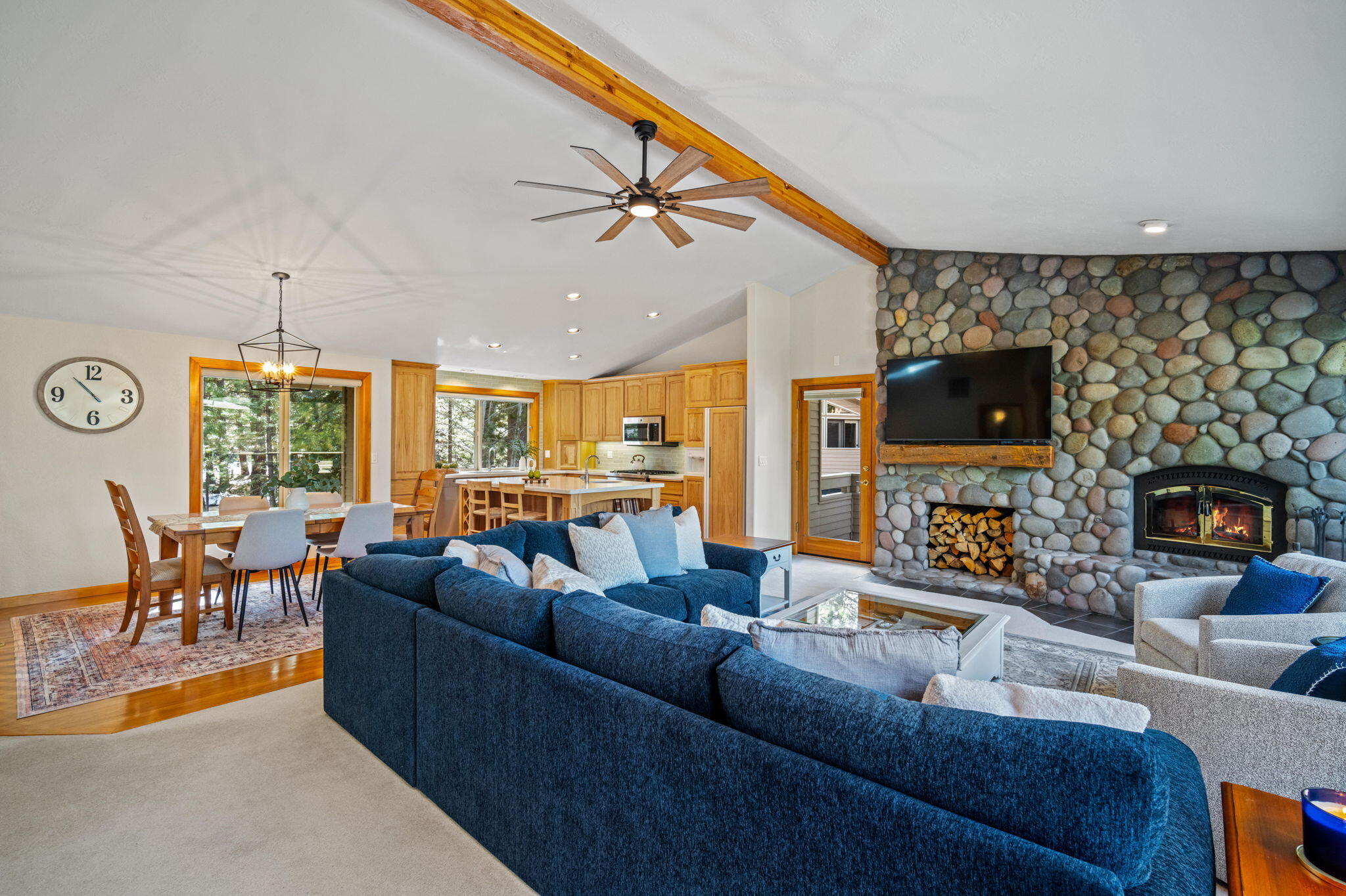 17948 Shadow Lane, Unit 7 Sunriver, OR 97707 - Photo 16 of 92 22-web-or-mls-7 Shadow Lane-19 wFire