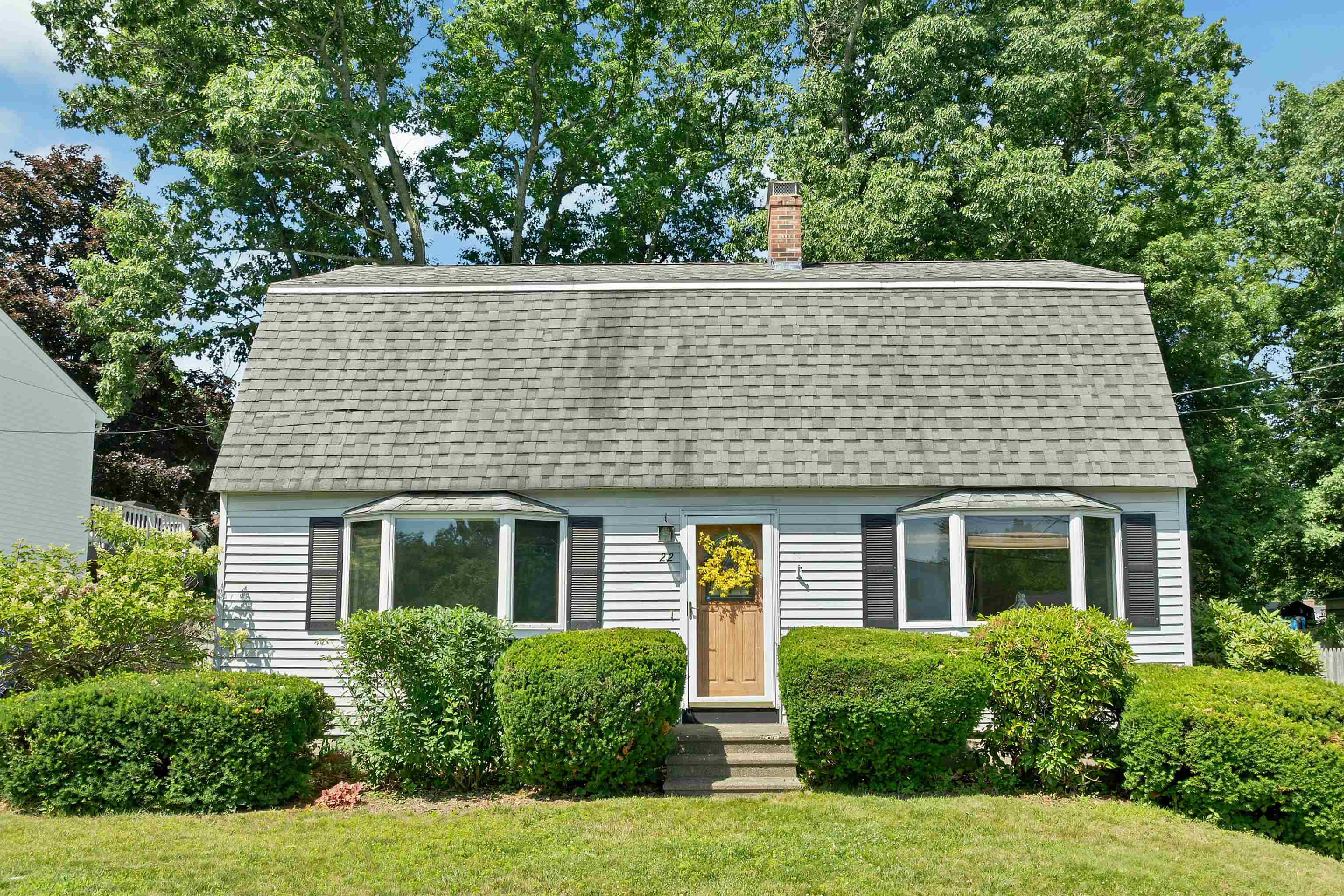 22 Jonathan Lane Manchester, NH 03104 - Photo 2 of 49