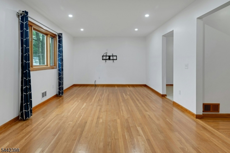 61 Fairmount Road Parsippany, NJ 07054 - Photo 7 of 21