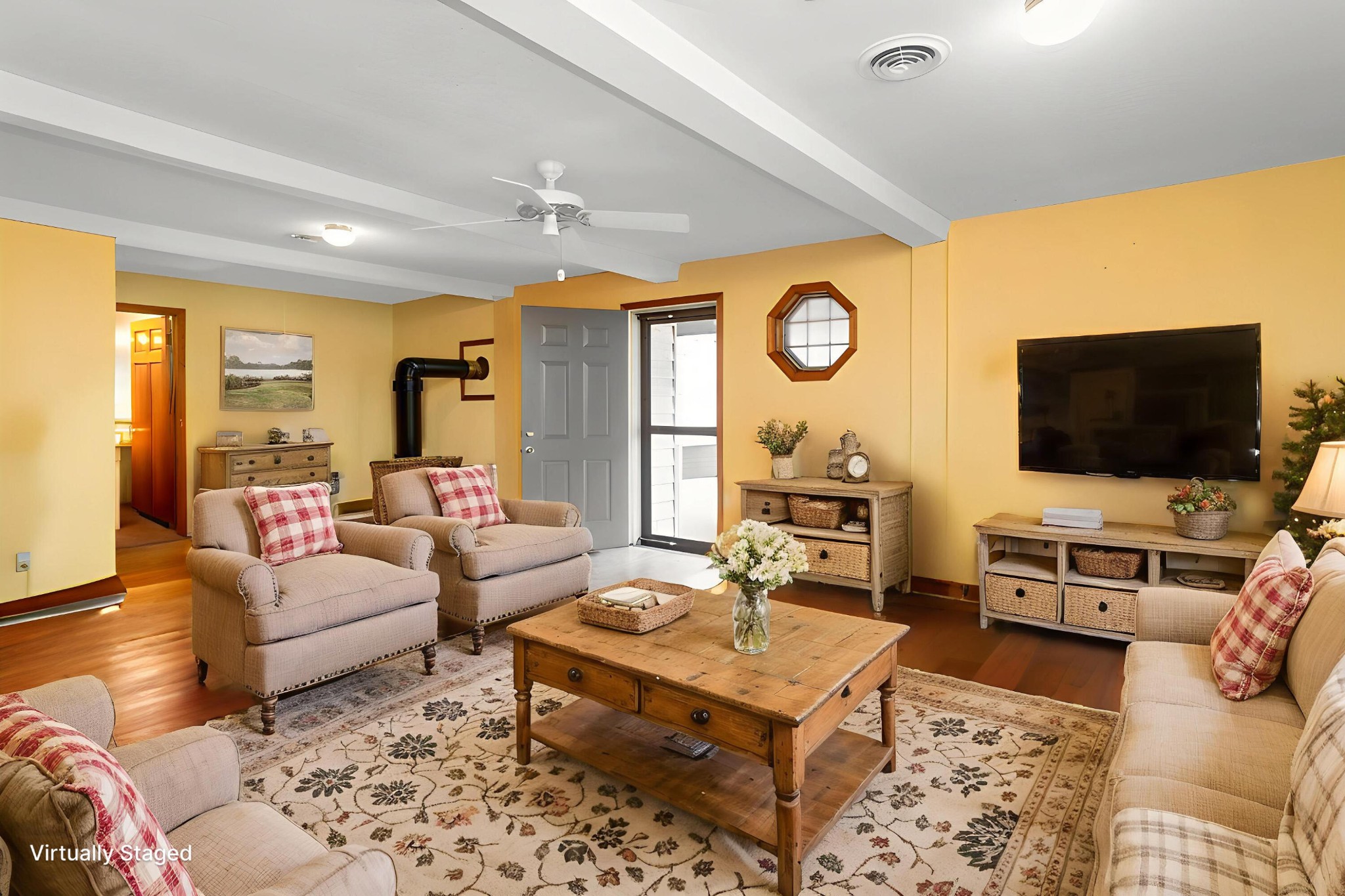 11405 Highway 58 Georgetown, TN 37336 - Photo 39 of 70 a living room with furniture and a flat screen tv