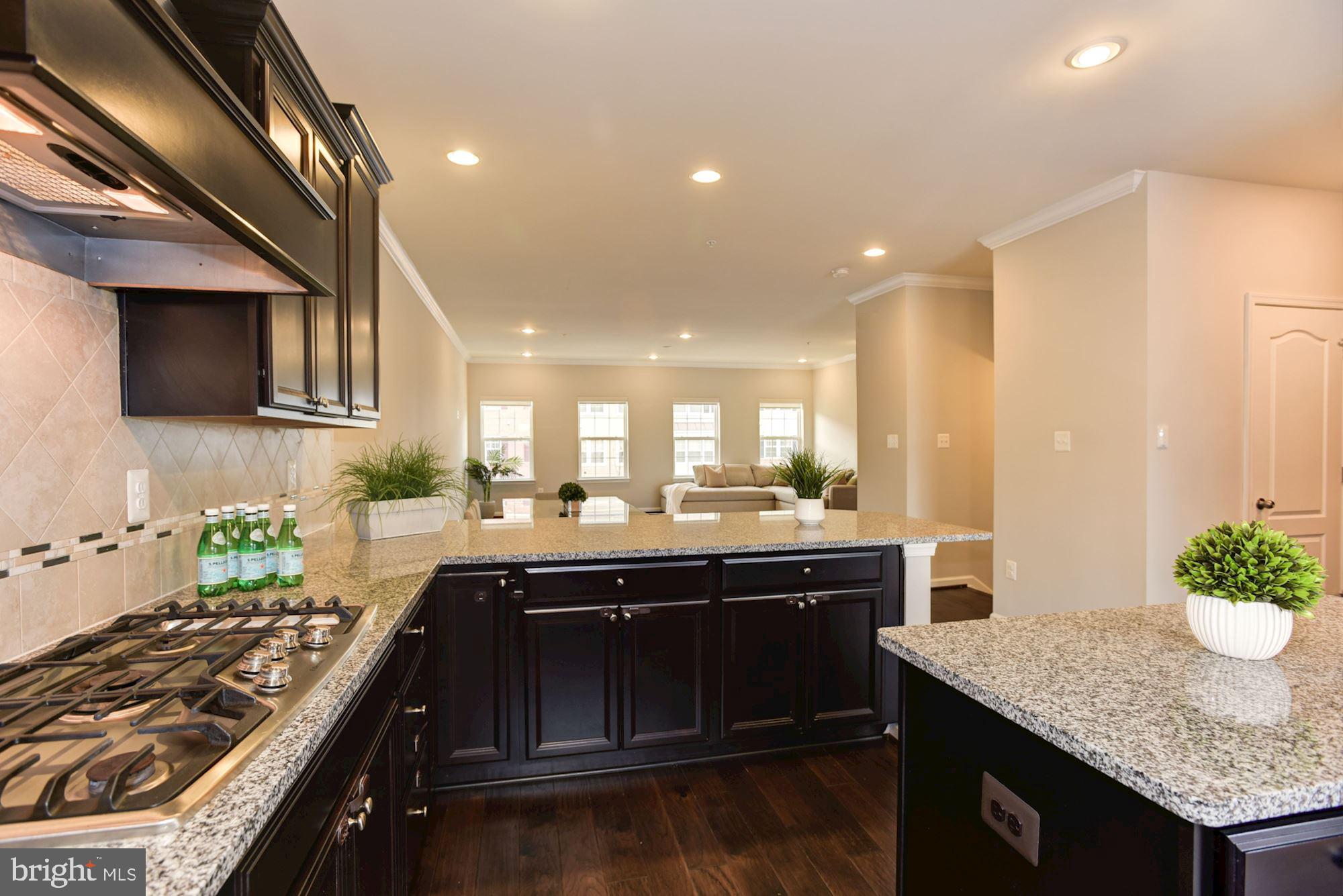 7565 Crowley Street Hanover, MD 21076 - Photo 5 of 40 Gas Stove | Stainless Steel Appliances.