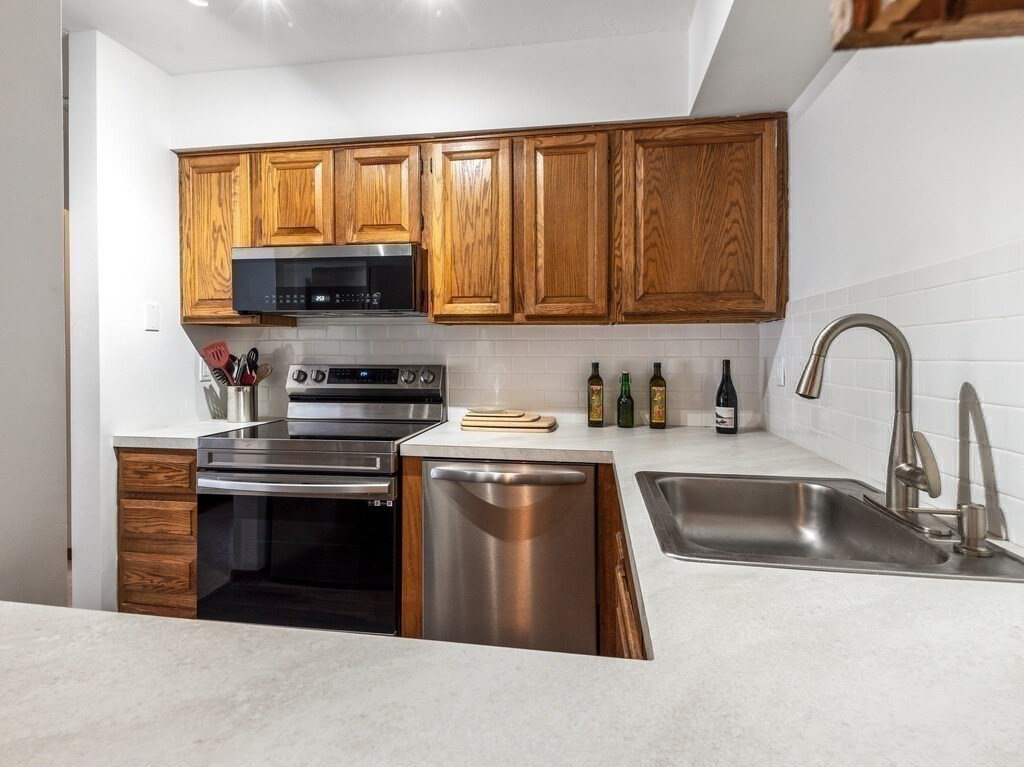 340 Sunderland Road, Unit 28 Worcester, MA 01604 - Photo 14 of 29