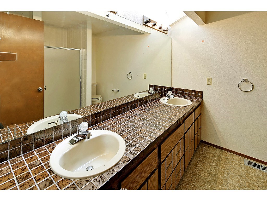 10643 Northeast 154th Place Bothell, WA 98011 - Photo 14 of 15 Gallery Image 14