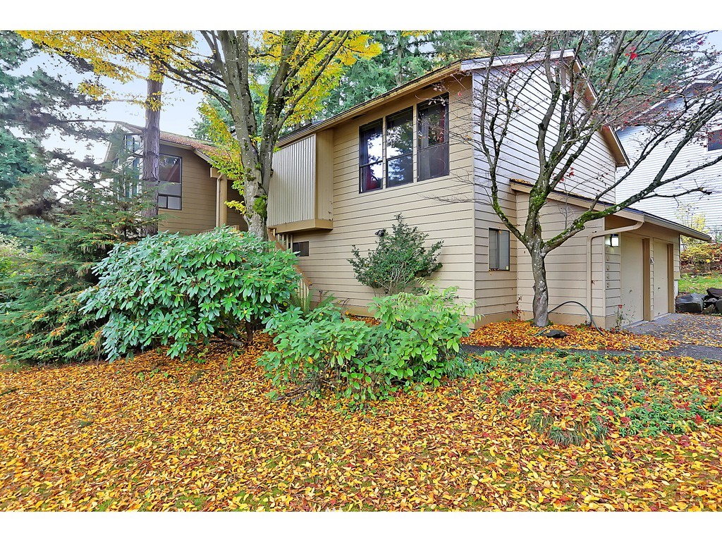 10643 Northeast 154th Place Bothell, WA 98011 - Photo 3 of 15 Gallery Image 3