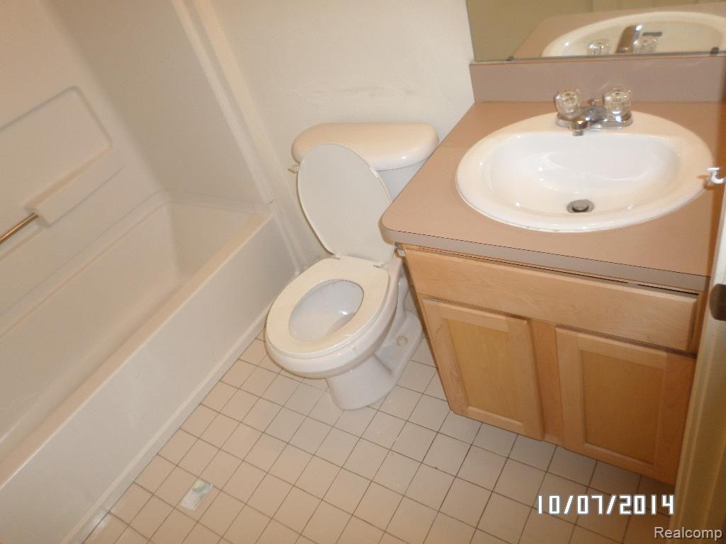 3741 South Wayne Road Wayne, MI 48184 - Photo 15 of 15 049.jpg