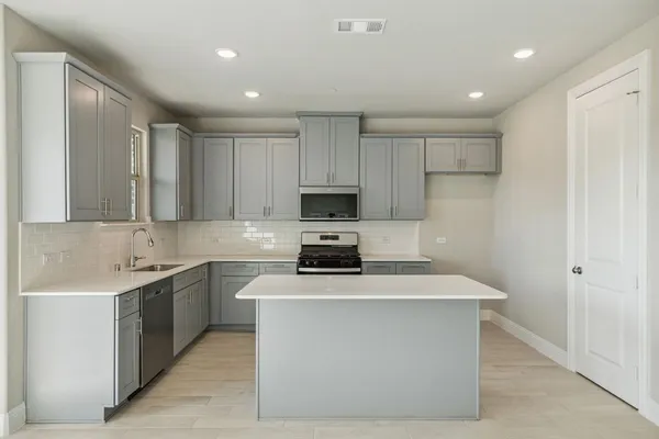 $391,000 | 625 Hutchinson Lane, Lewisville, TX 75077