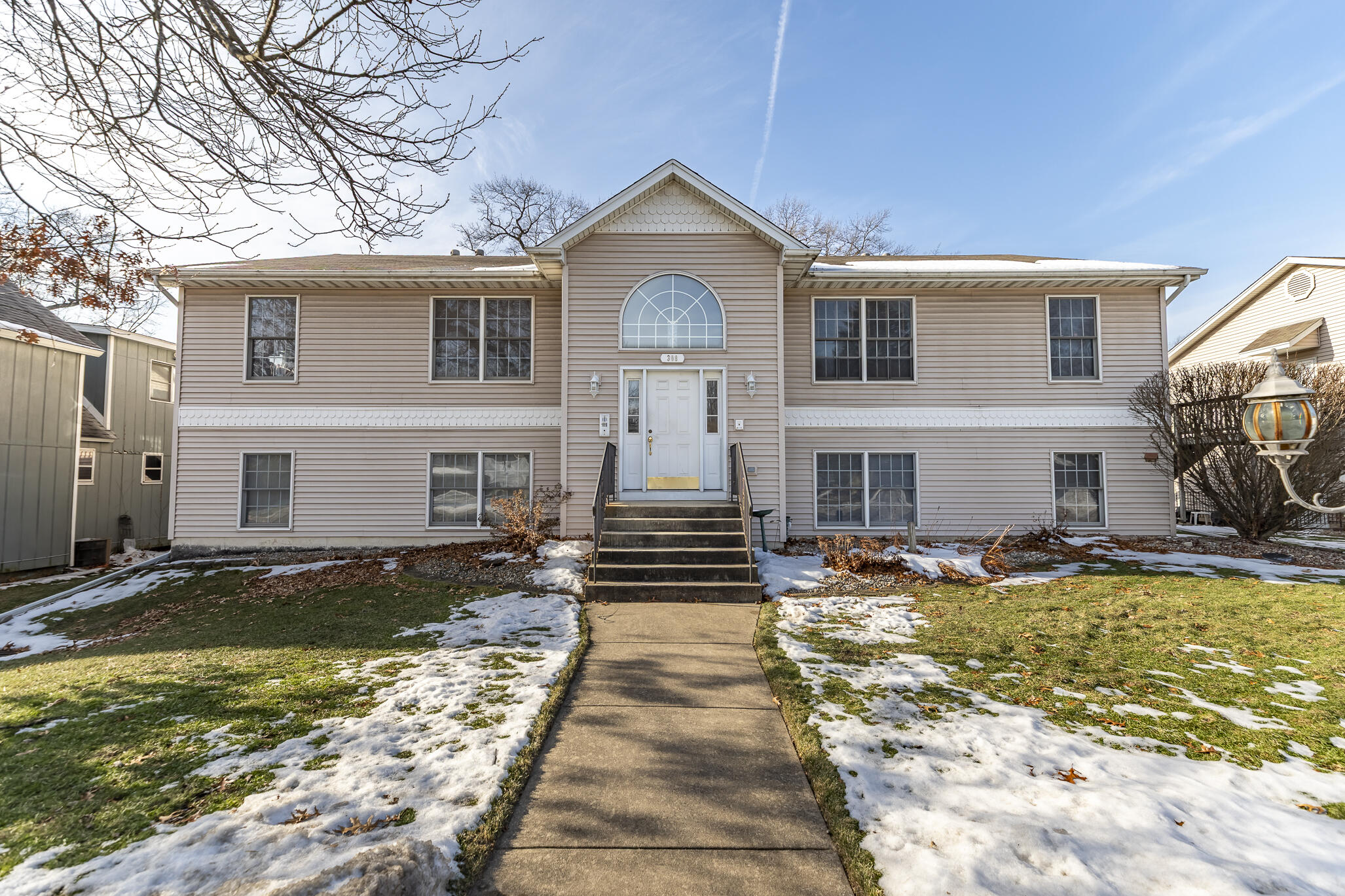 308 South Broad Street, Unit 12 Griffith, IN 46319 - Photo 2 of 19 2054x1369