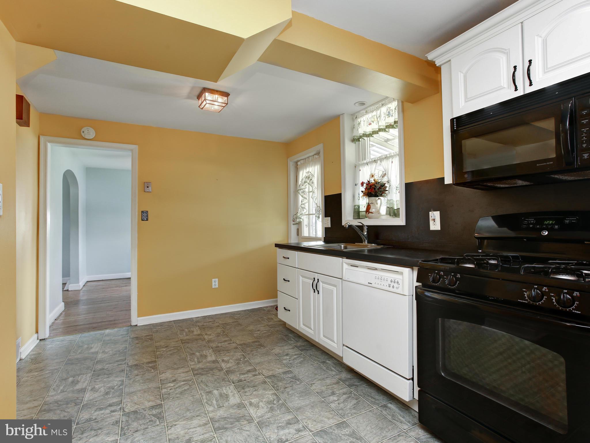 521 Achille Road Havertown, PA 19083 - Photo 9 of 24 Kitchen