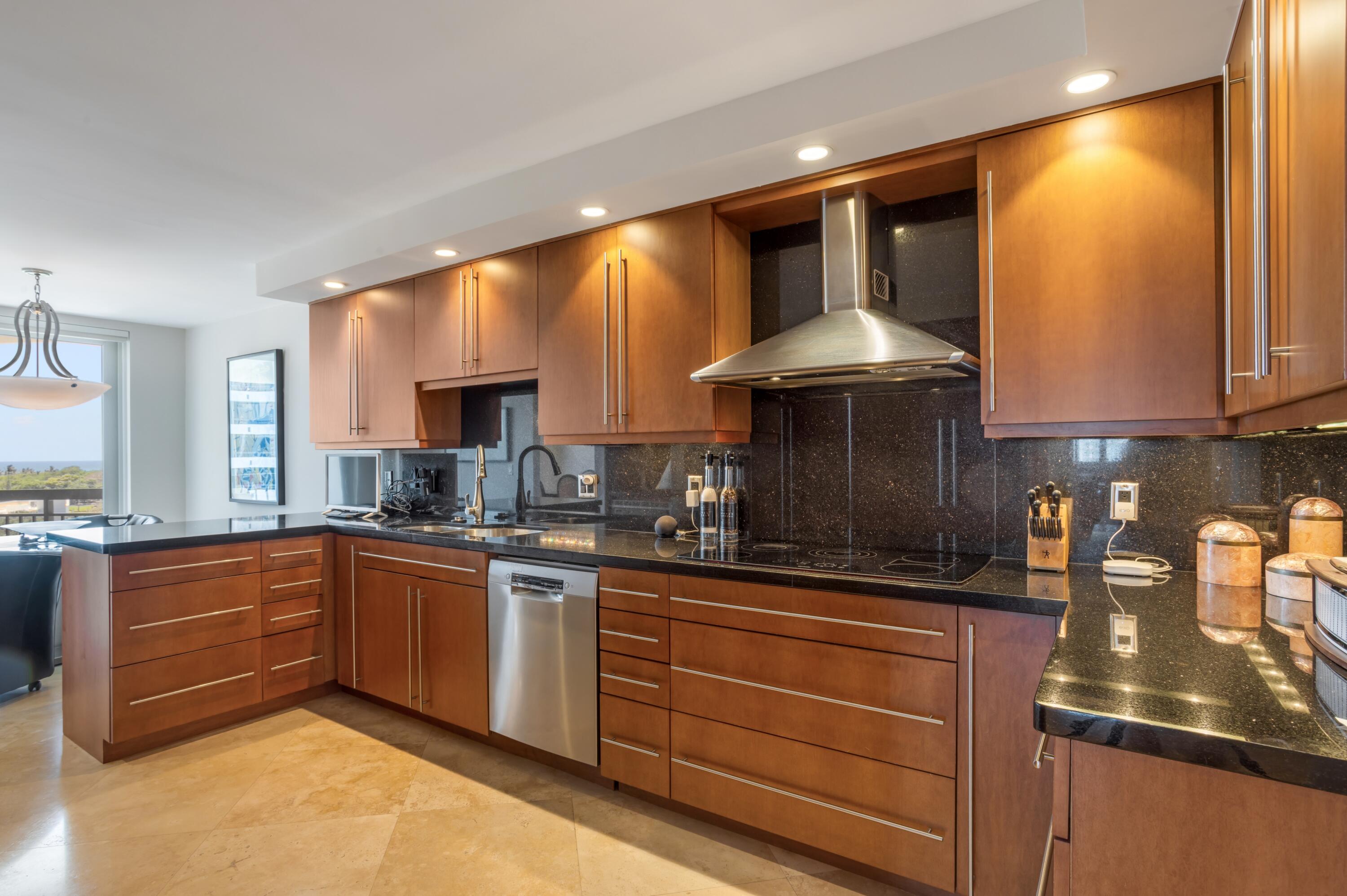 901 East Camino Real, Unit 7C Boca Raton, FL 33432 - Photo 19 of 41 KITCHEN