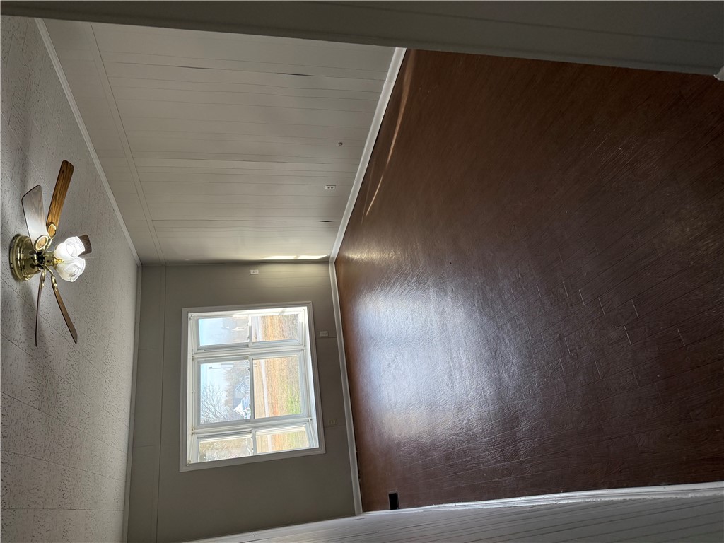 325 Circle Drive Pendleton, SC 29670 - Photo 13 of 21 This bright space offers a luminous window and timeless hardwood flooring.