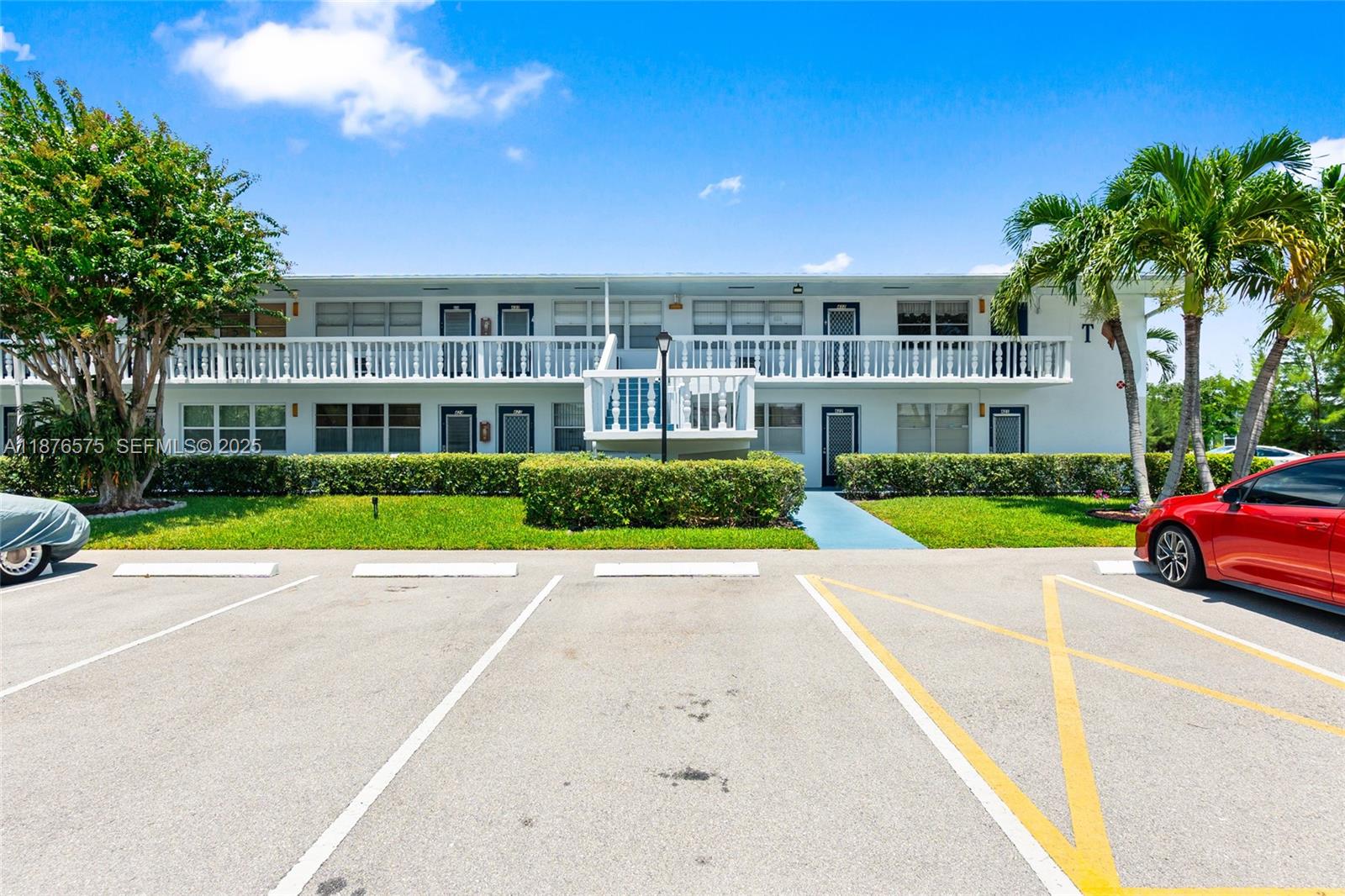 431 Markham South, Unit 431 Deerfield Beach, FL 33442 - Photo 11 of 30 a view of front a house with a yard