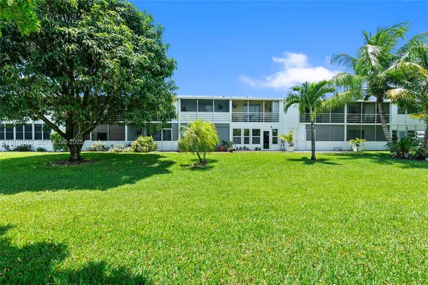 a view of a house with a backyard