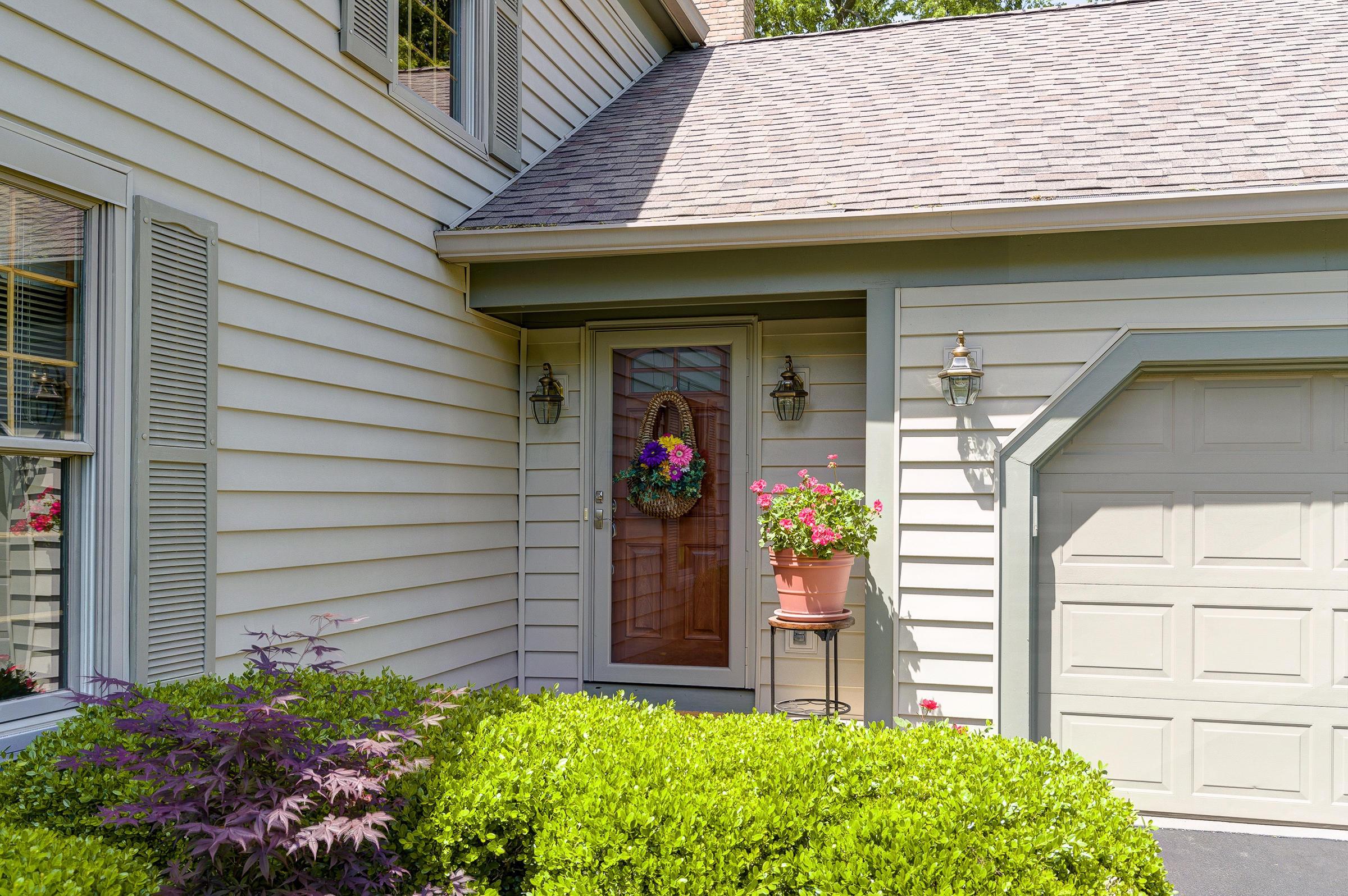 2280 Sandover Road Columbus, OH 43220 - Photo 2 of 39